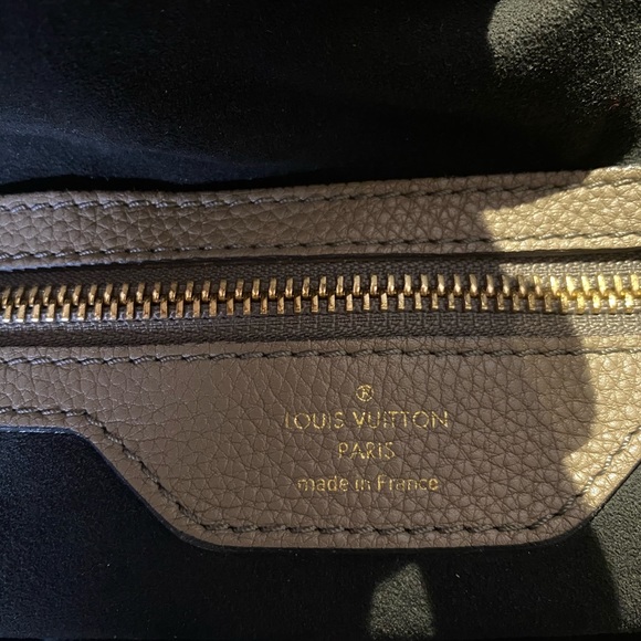 ❌❌SOLD❌❌ Louis Vuitton Mahina hobo XL - Picture 9 of 10